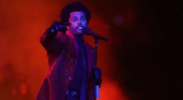None - The Weeknd durante apresentação no intervalo do Superbowl. (Créditos: Pool/Getty Images)