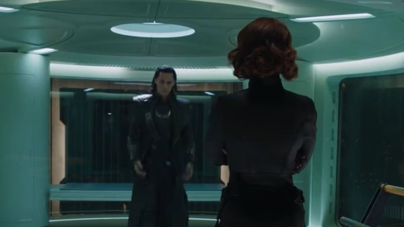 Tom Hiddleston e Scarlett Johansson em Vingadores (2012) (Foto: Reprodução /Youtube)