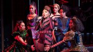Brittney Mack em “Six: The Musical” - (Foto: Sara Krulwich/Reprodução The New York Times)