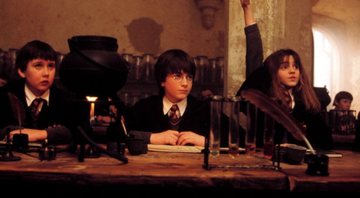 None - Sala de aula em Harry Potter e a Pedra Filosofal (Foto: reprodução)
