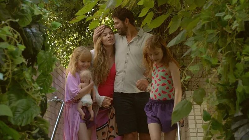 Uma Família Feliz, com Grazi Massafera e Reynaldo Gianecchini, estreia nos cinemas (Foto: Divulgação/Pandora Filmes)