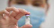 Vacina contra covid-19 (Foto: Justin Tallis - Pool / Getty Images)
