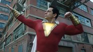 Zachary Levy como o herói Shazam (Foto: Reprodução /  Warner Bros.)