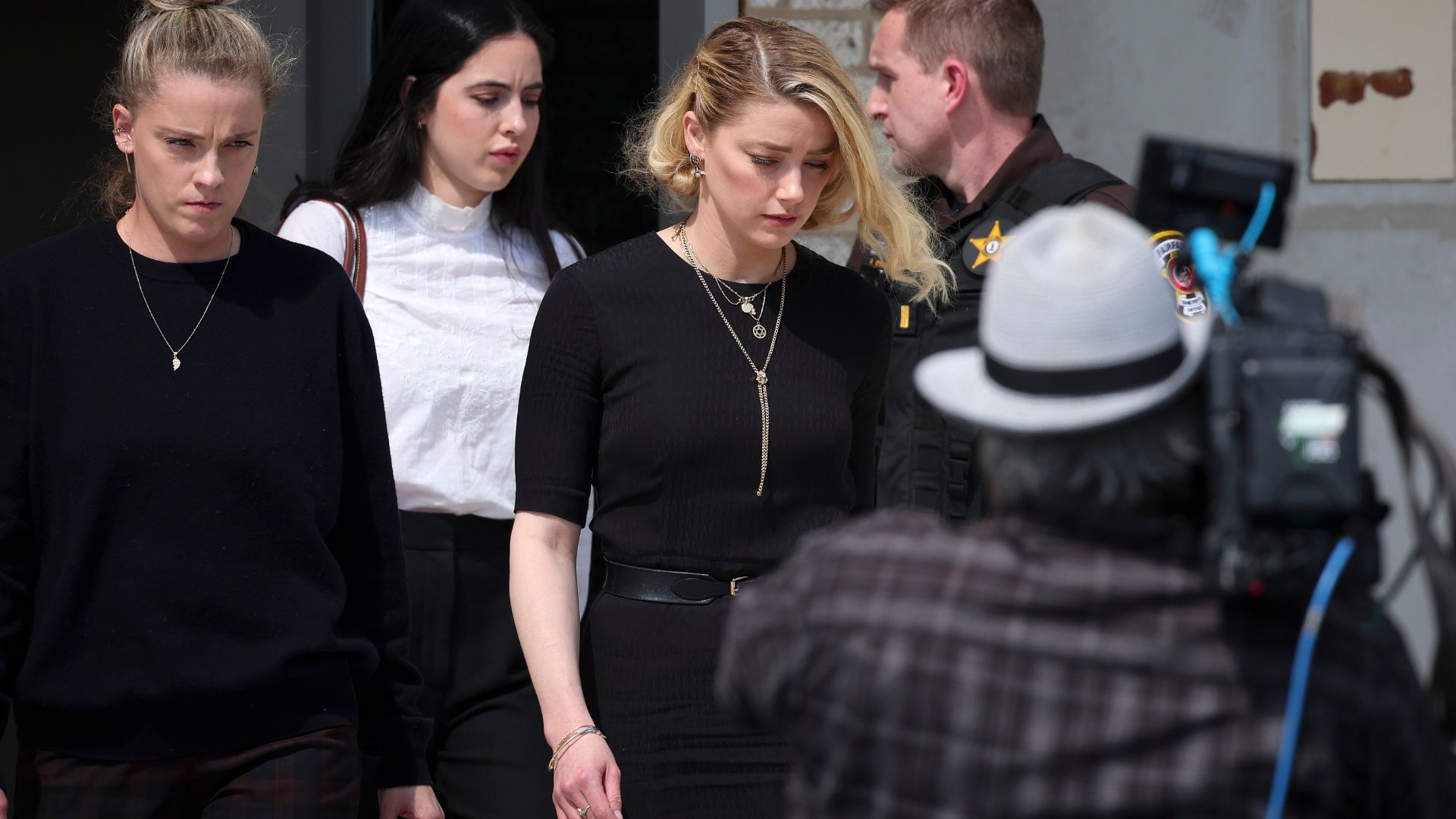 Amber Heard pede novo julgamento contra Johnny Depp