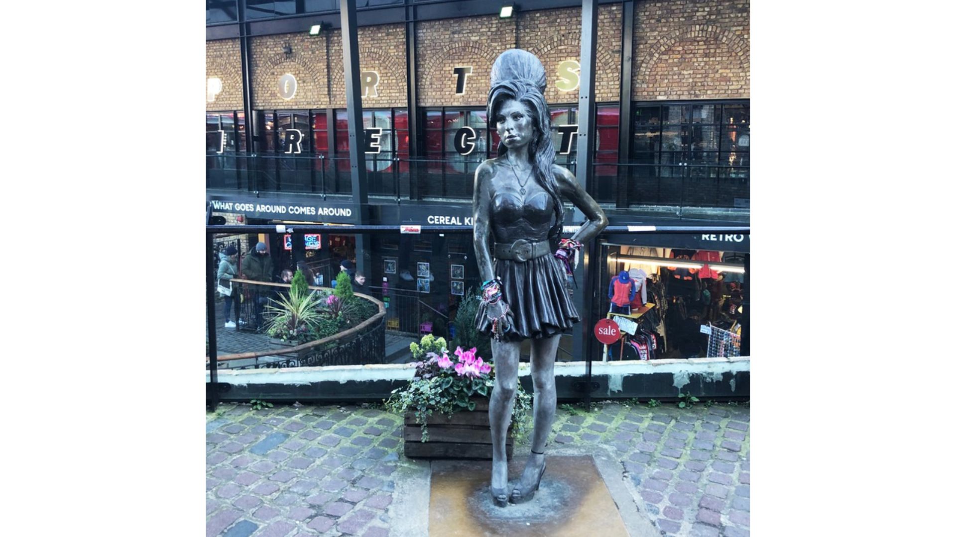 Camden Market e a estátuta de Amy Winehouse