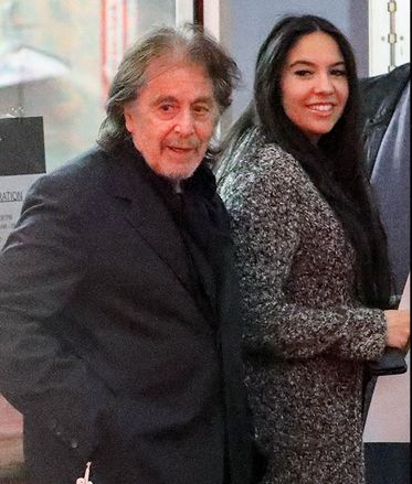 Al Pacino e Noor Alfallah (Foto: TMZ)