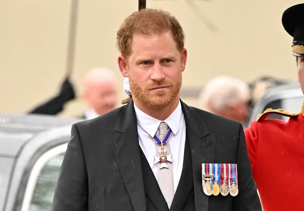 Príncipe Harry chega à cerimônia de coroação do rei Charles III, na Abadia de Westminster, em Londres. — Foto: Andy Stenning/Pool via Reuters