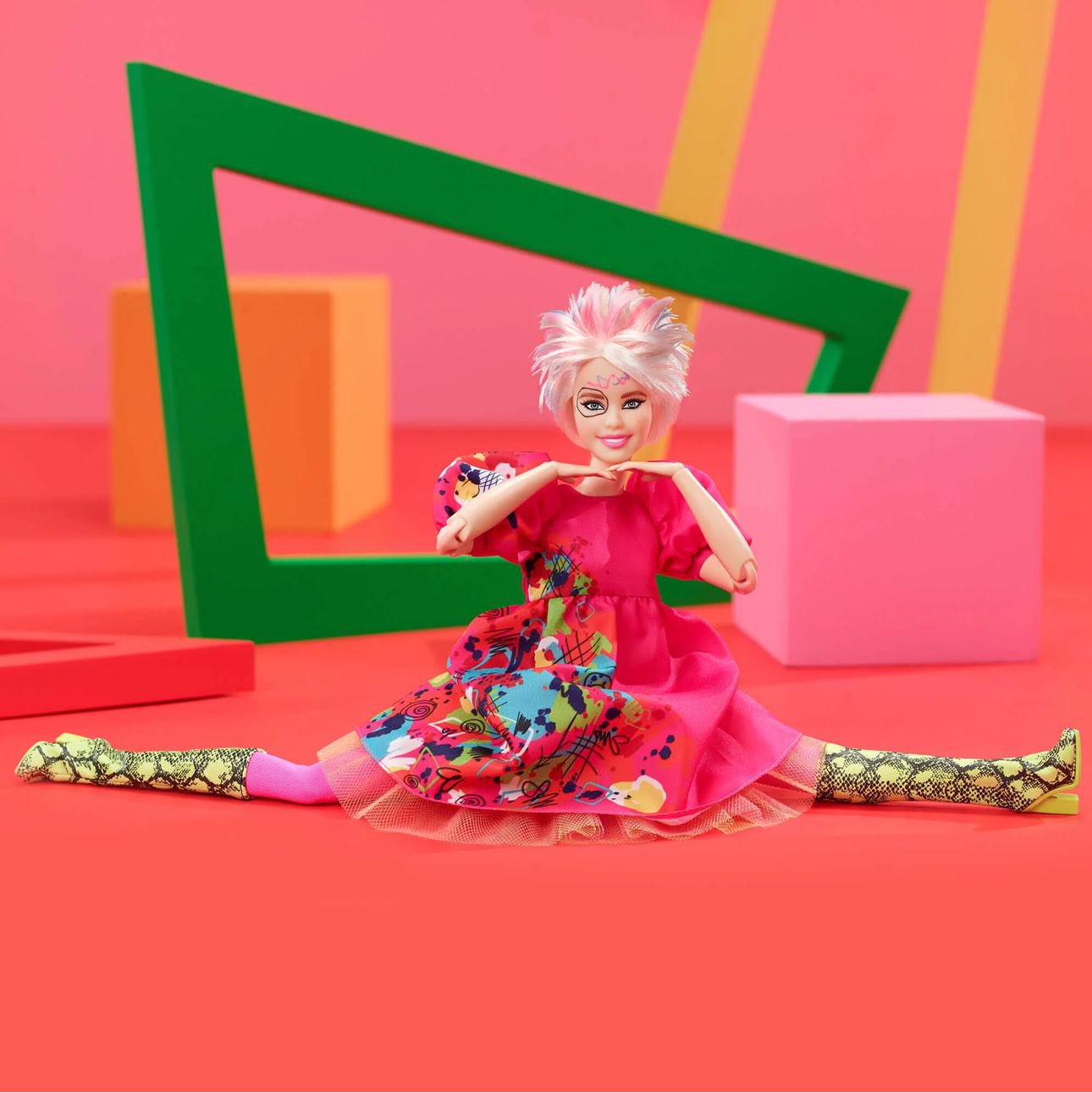 Barbie Estranha, de Kate McKinnon, vai ganhar versão da boneca da Mattel (Reprodução)