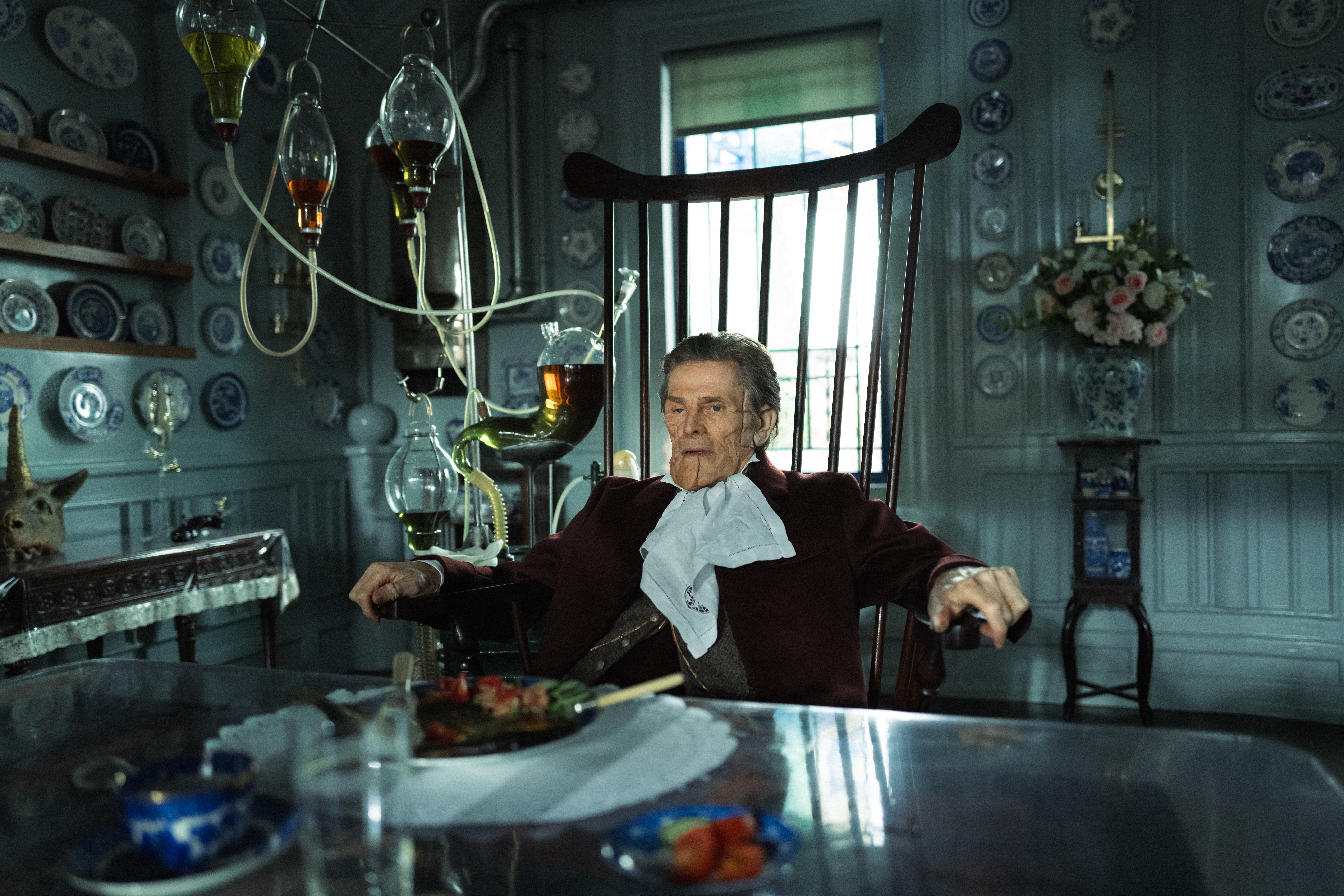 Willem Dafoe como Dr. Godwin Baxter em Pobres Criaturas