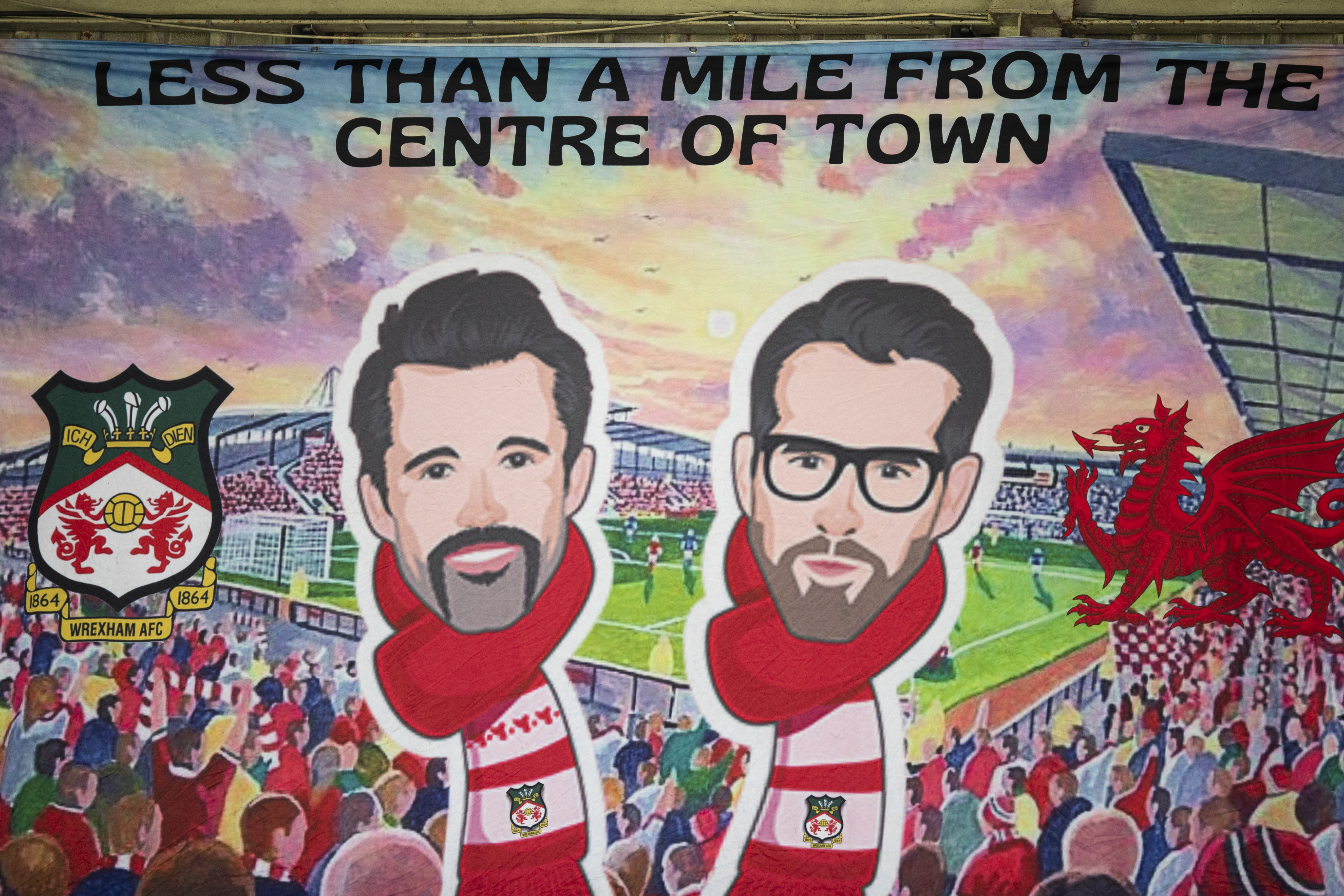 Bandeirão do Wrexham Football Club para Ryan Reynolds e Rob McElhenney