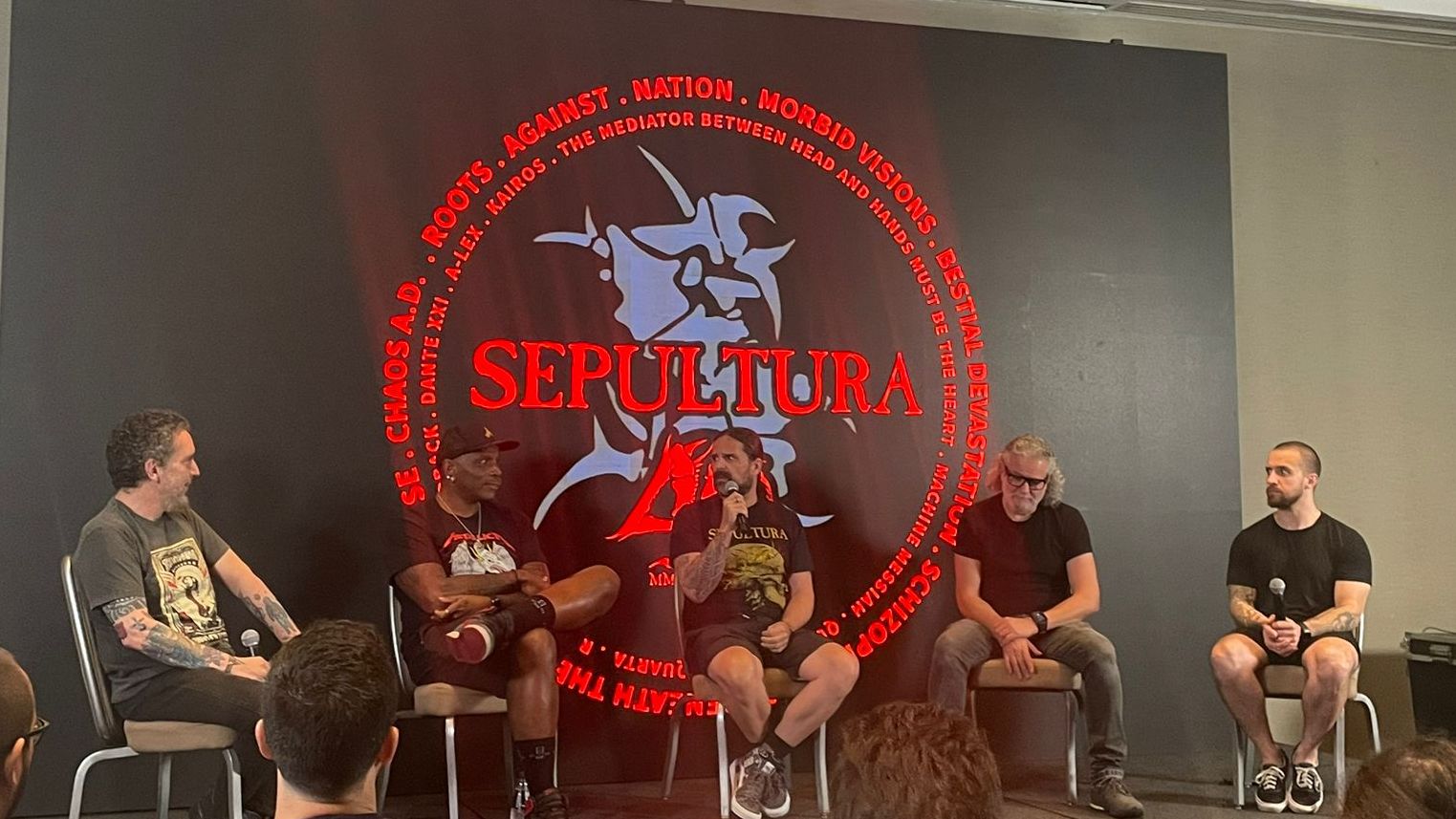 Sepultura anunciando a turnê de despedida e a nova fase