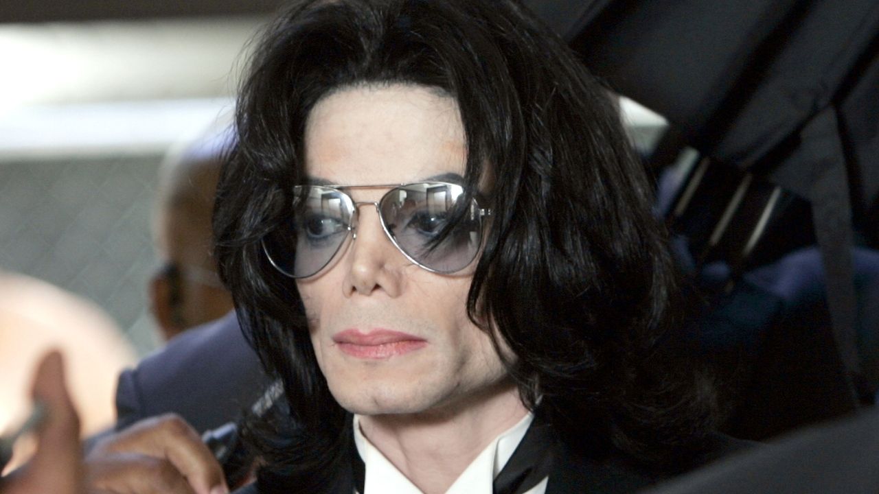 Filho de Michael Jackson revela que pai estava 'paranóico' com sua