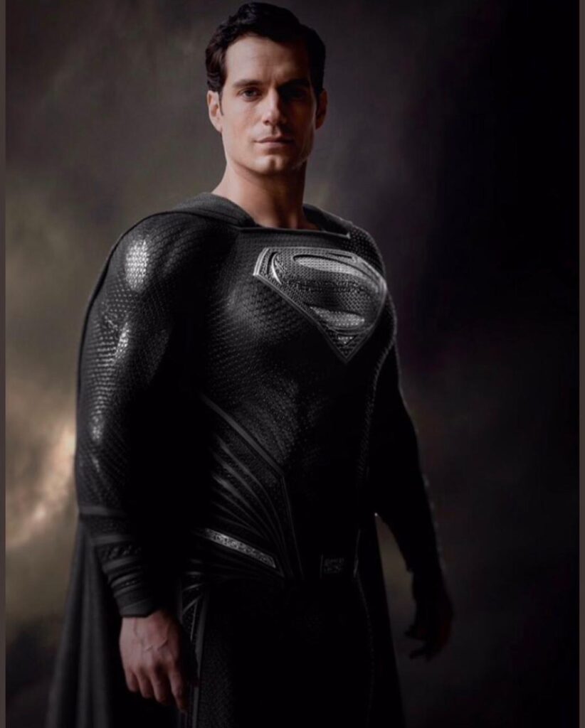 Vejam o fato preto de Super-Homem para o filme da Liga da Justiça