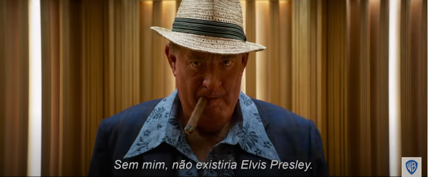 Tom Hanks como Coronel Tom Parker em 'Elvis' (Reprodução)